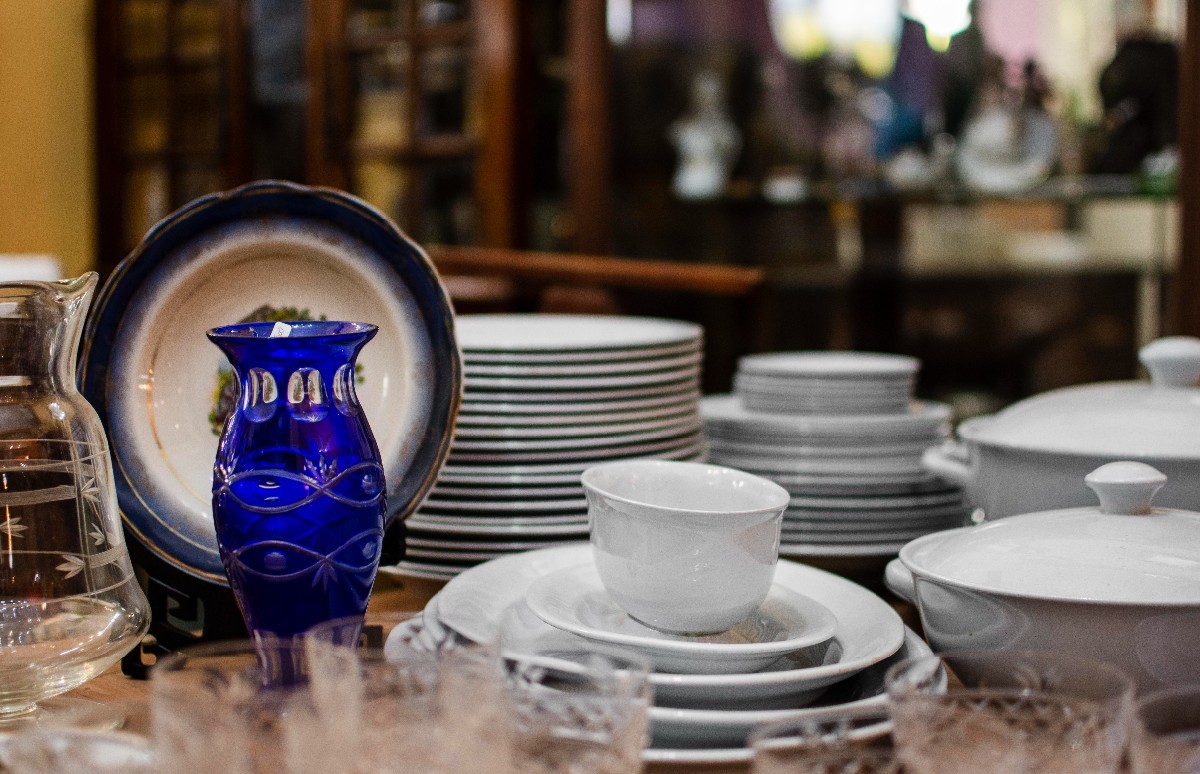 The Different Types of Crockery Sets Porcelain, Stoneware, and More